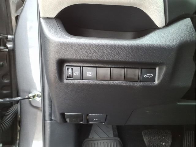 Used 2022 Toyota RAV4 XLE w/ Convenience Package image 15