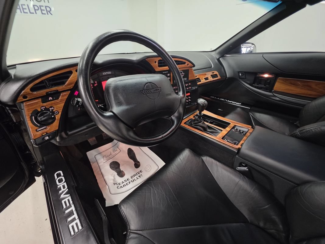 Used 1994 Chevrolet Corvette Coupe RWD image 21