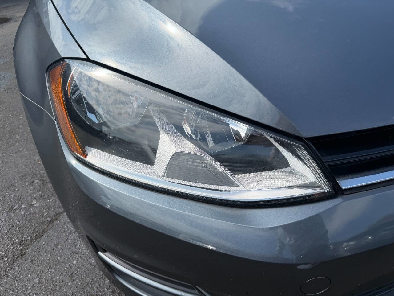 Used 2016 Volkswagen Golf Limited Edition FWD image 4