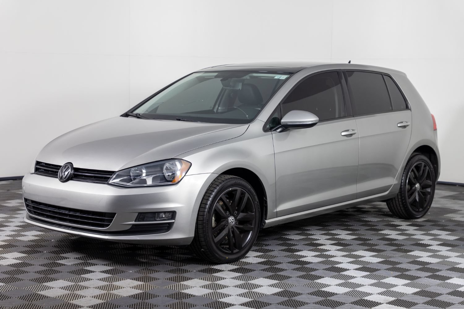 Used 2017 Volkswagen Golf SE