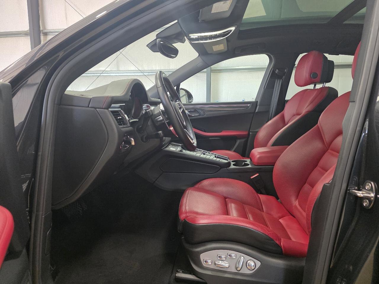 Used 2017 Porsche Macan GTS AWD/4WD image 12