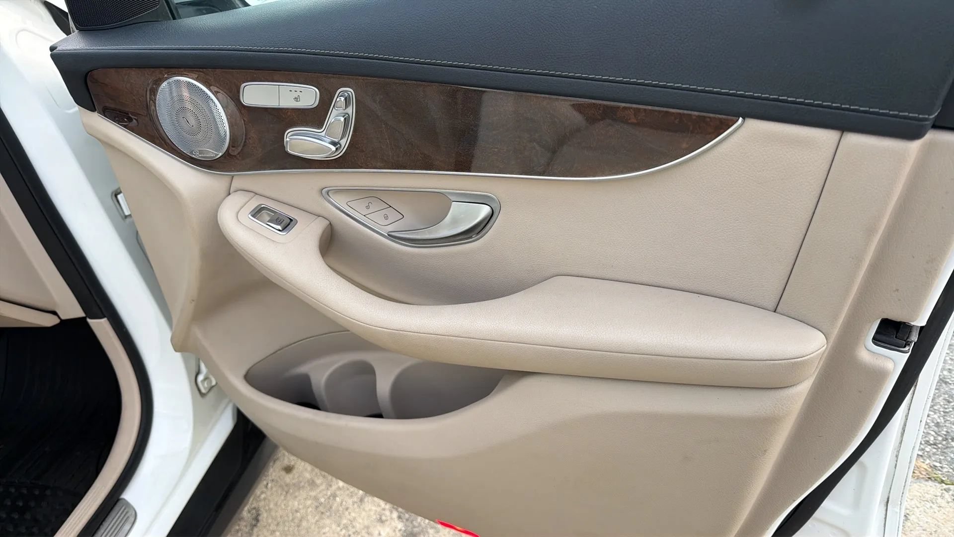 Used 2017 Mercedes-Benz GLC 300 w/ Premium 2 Package image 33