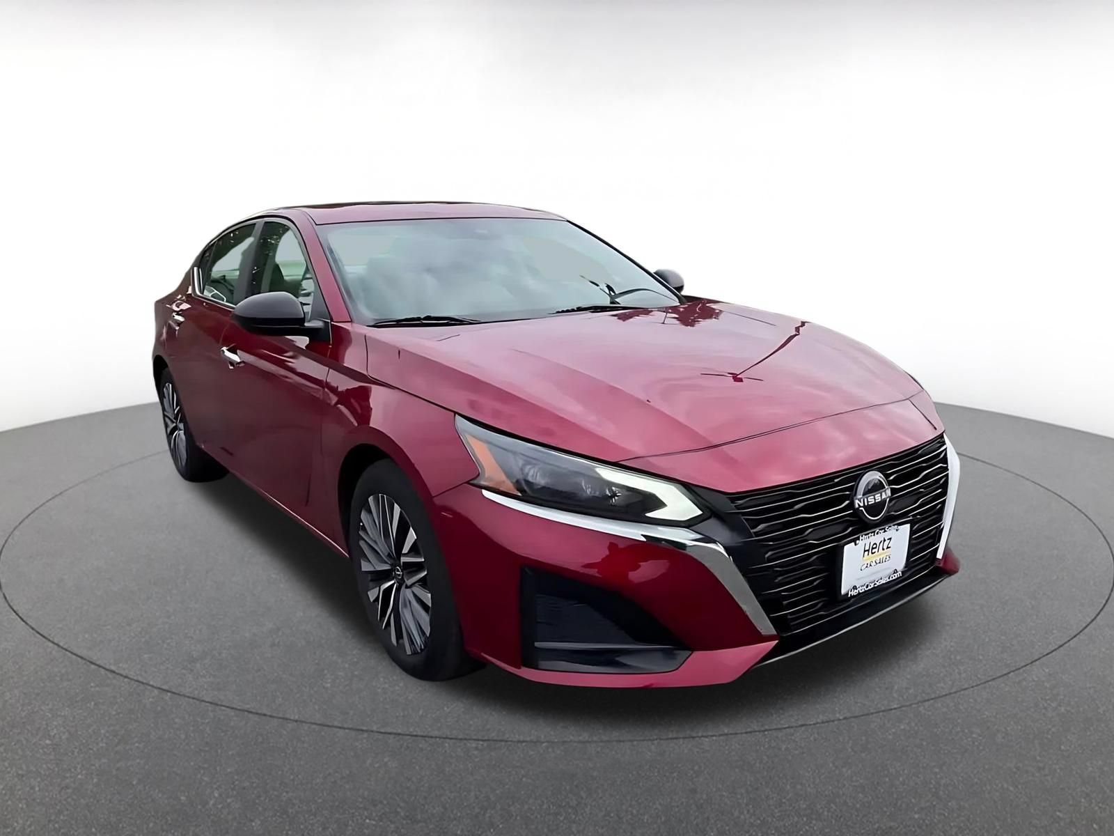 Used 2025 Nissan Altima 2.5 SV FWD image 3