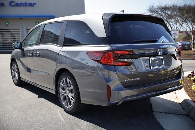 New 2026 Honda Odyssey Touring image 9