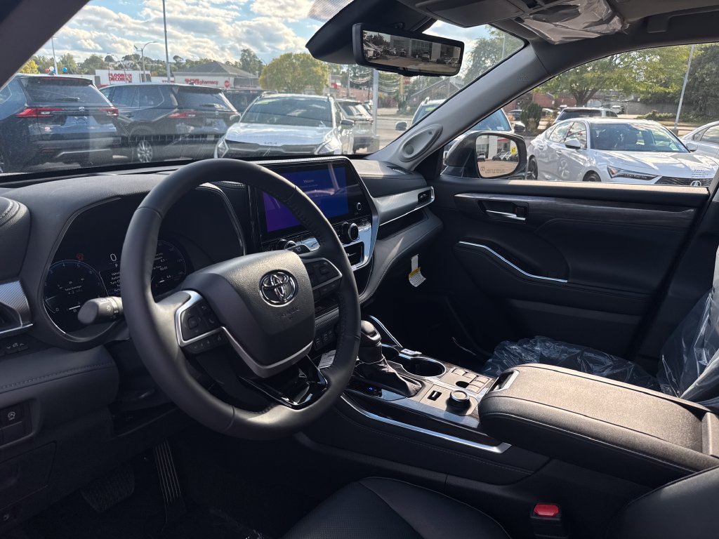 New 2026 Toyota Highlander Platinum AWD/4WD image 13