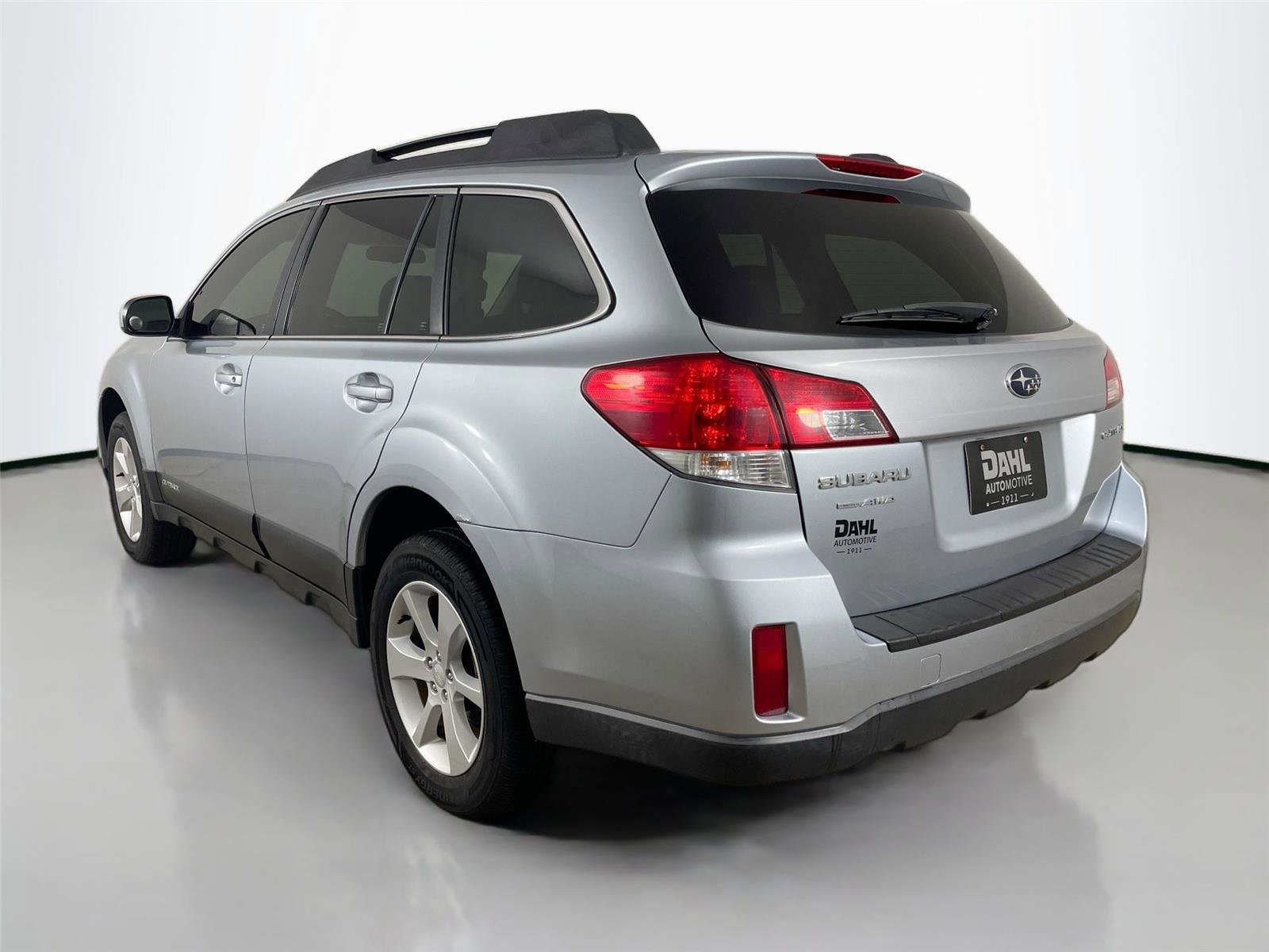Used 2013 Subaru Outback 2.5i Premium w/ All-Weather Pkg image 9