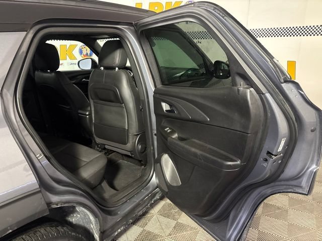 Used 2021 Chevrolet TrailBlazer RS w/ Sun and Liftgate Package FWD image 16