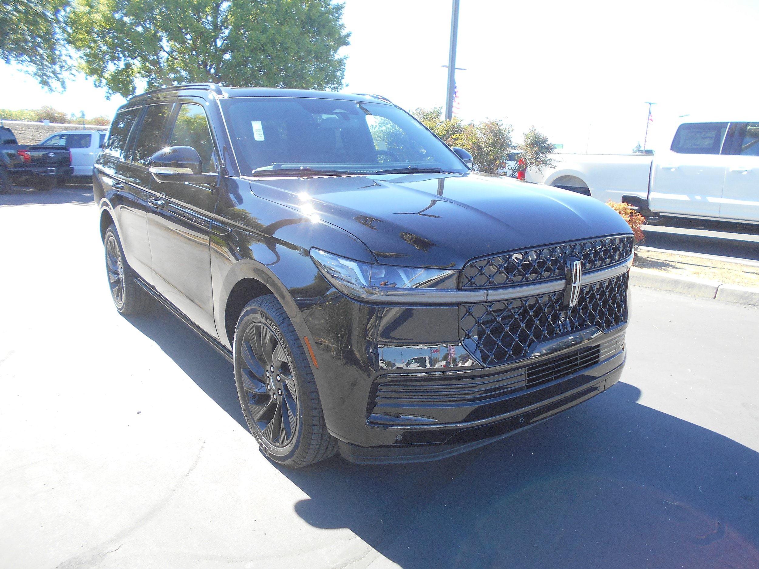 Used 2026 Lincoln Navigator Reserve w/ Jet Appearance Package AWD/4WD image 7