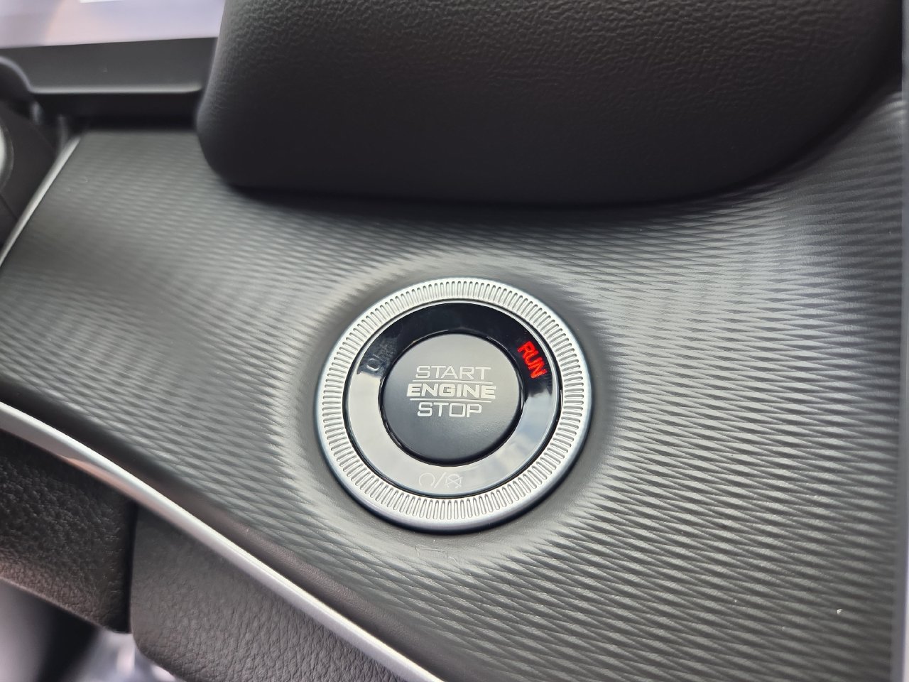 New 2027 Jeep Grand Cherokee Laredo X RWD image 12