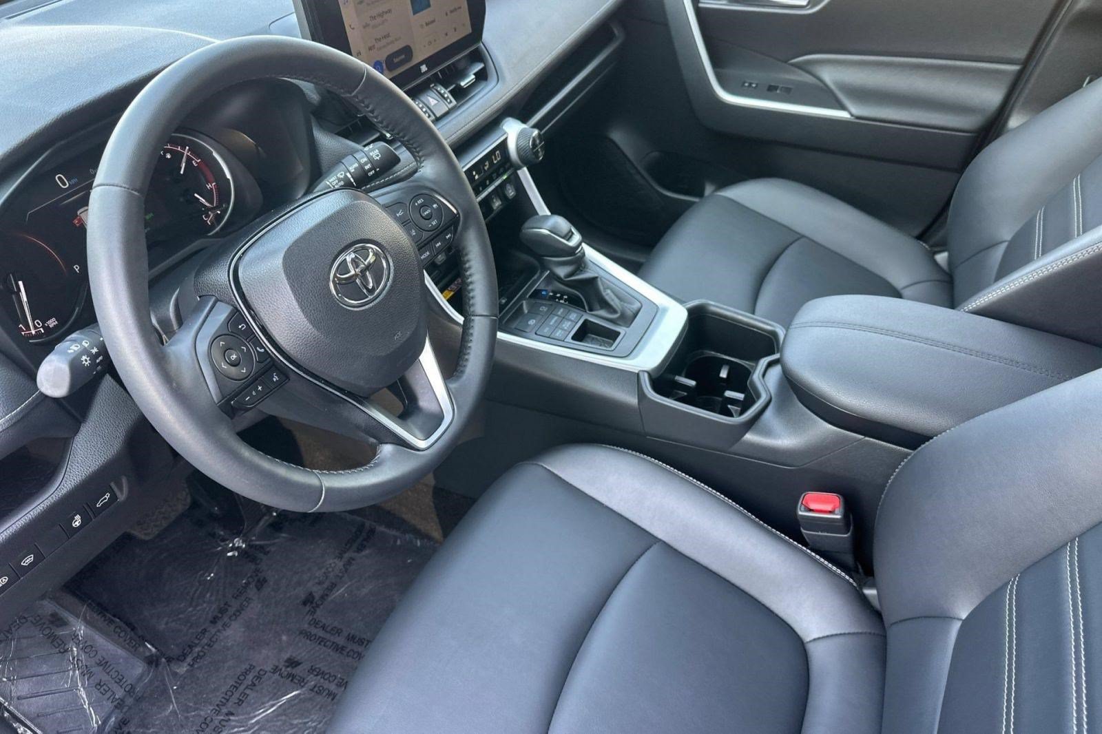 Used 2025 Toyota RAV4 XLE Premium w/ Weather Package AWD/4WD image 4