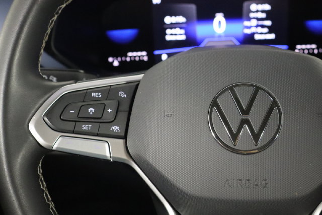 Used 2023 Volkswagen Taos SE FWD image 8