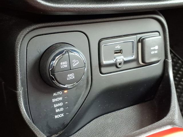 Used 2016 Jeep Renegade Trailhawk AWD/4WD image 25