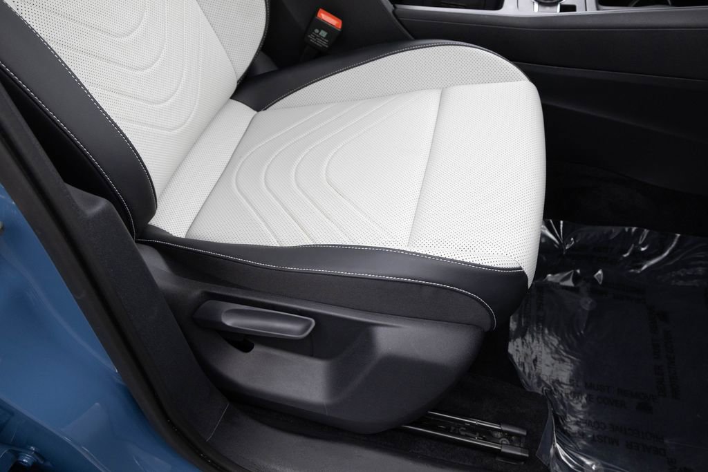 Used 2025 Volkswagen Tiguan SE image 33