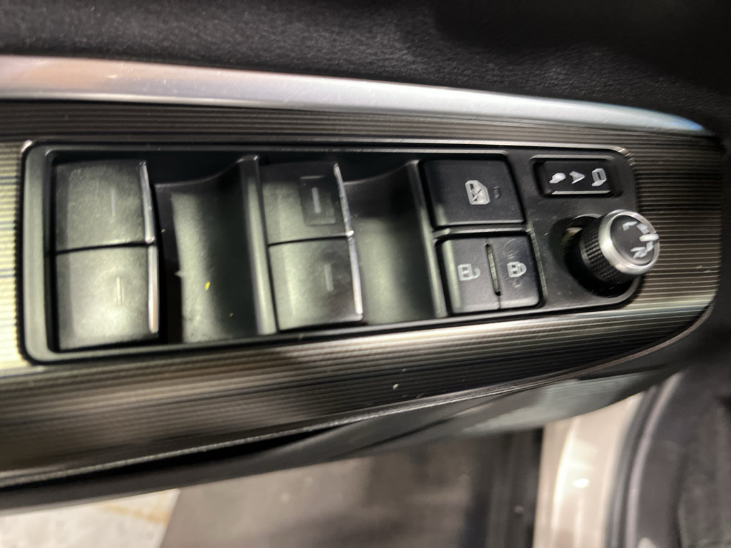 Used 2022 Toyota Venza Limited AWD/4WD image 25