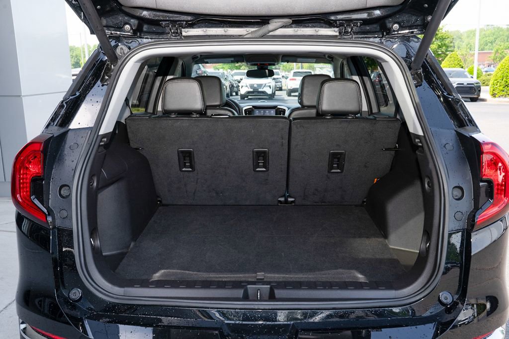 Used 2024 GMC Terrain SLT AWD/4WD image 5