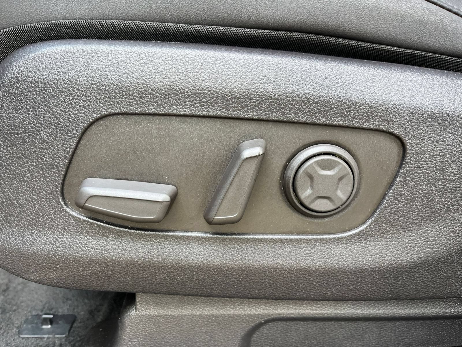 Used 2026 Kia Carnival FWD image 22