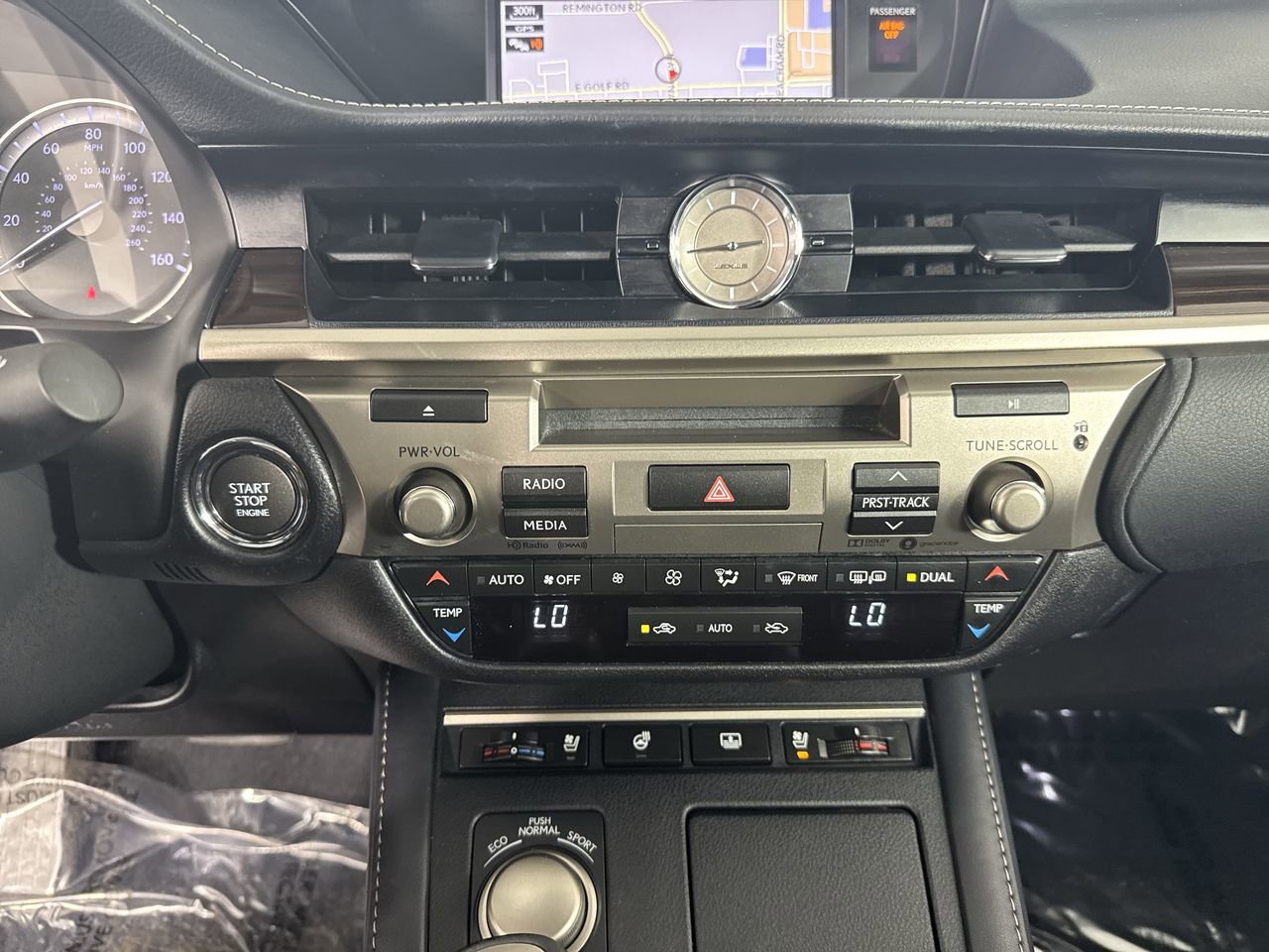 Used 2018 Lexus ES 350 w/ Luxury Package w/Wood Trim FWD image 15