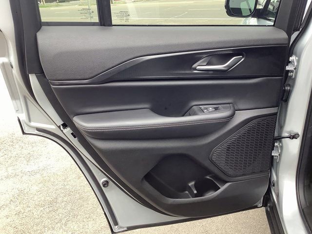 New 2025 Jeep Grand Cherokee Altitude image 26