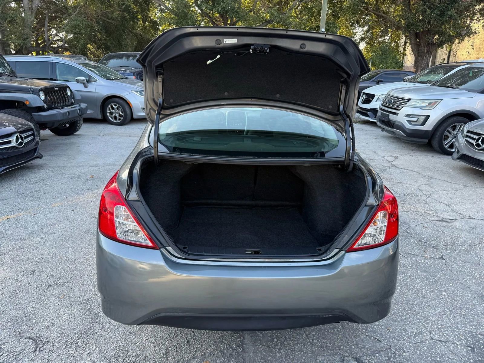 Used 2019 Nissan Versa SV image 19