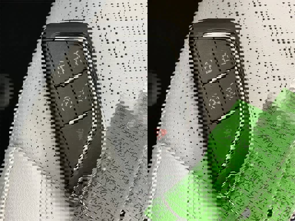 Certified 2024 Cadillac Lyriq Luxury image 30