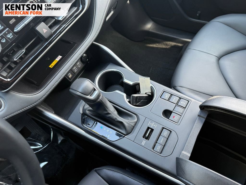 Used 2025 Toyota Highlander XLE image 27