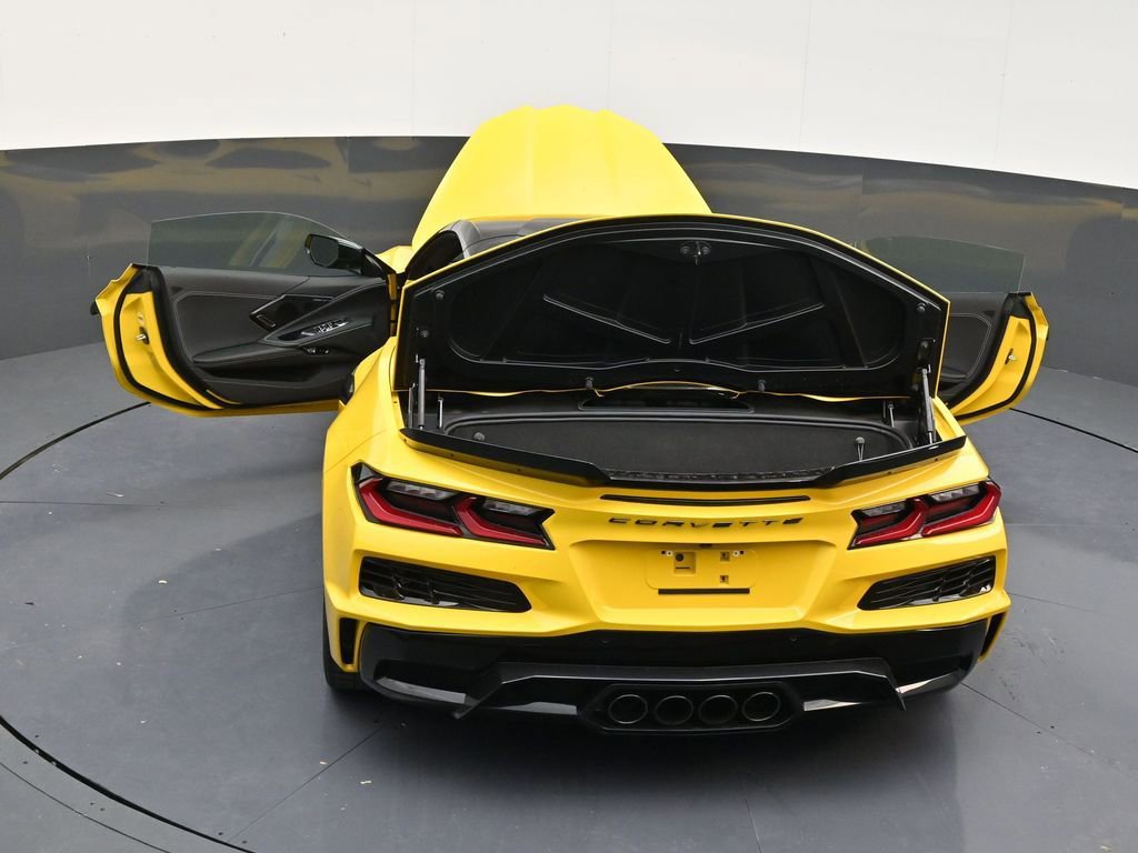 Used 2025 Chevrolet Corvette Z06 w/ Stealth Interior Trim Package RWD image 32