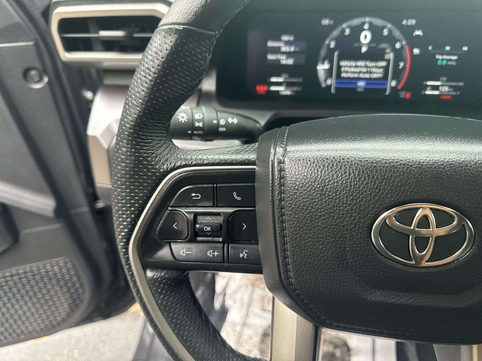Used 2025 Toyota Tacoma TRD Off-Road AWD/4WD image 16