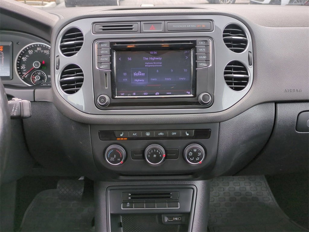 Used 2017 Volkswagen Tiguan S image 31