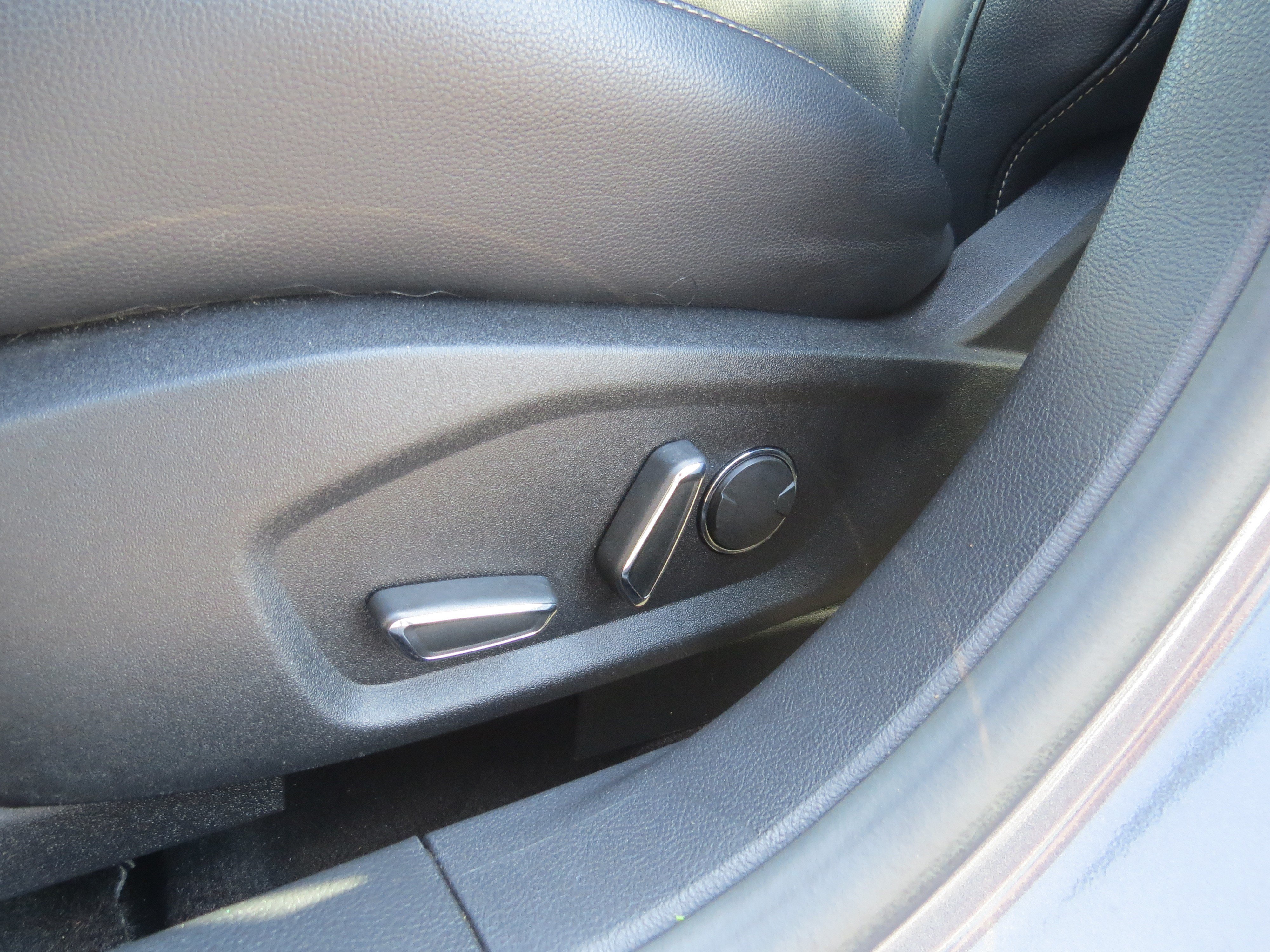 Used 2019 Ford Fusion Energi Titanium FWD image 13