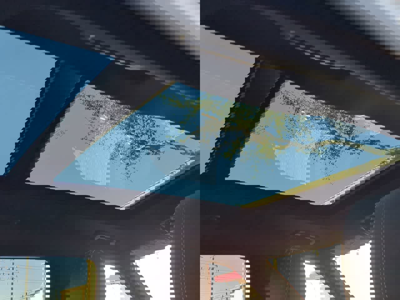 Used 2020 Land Rover Range Rover Velar R-Dynamic S image 22