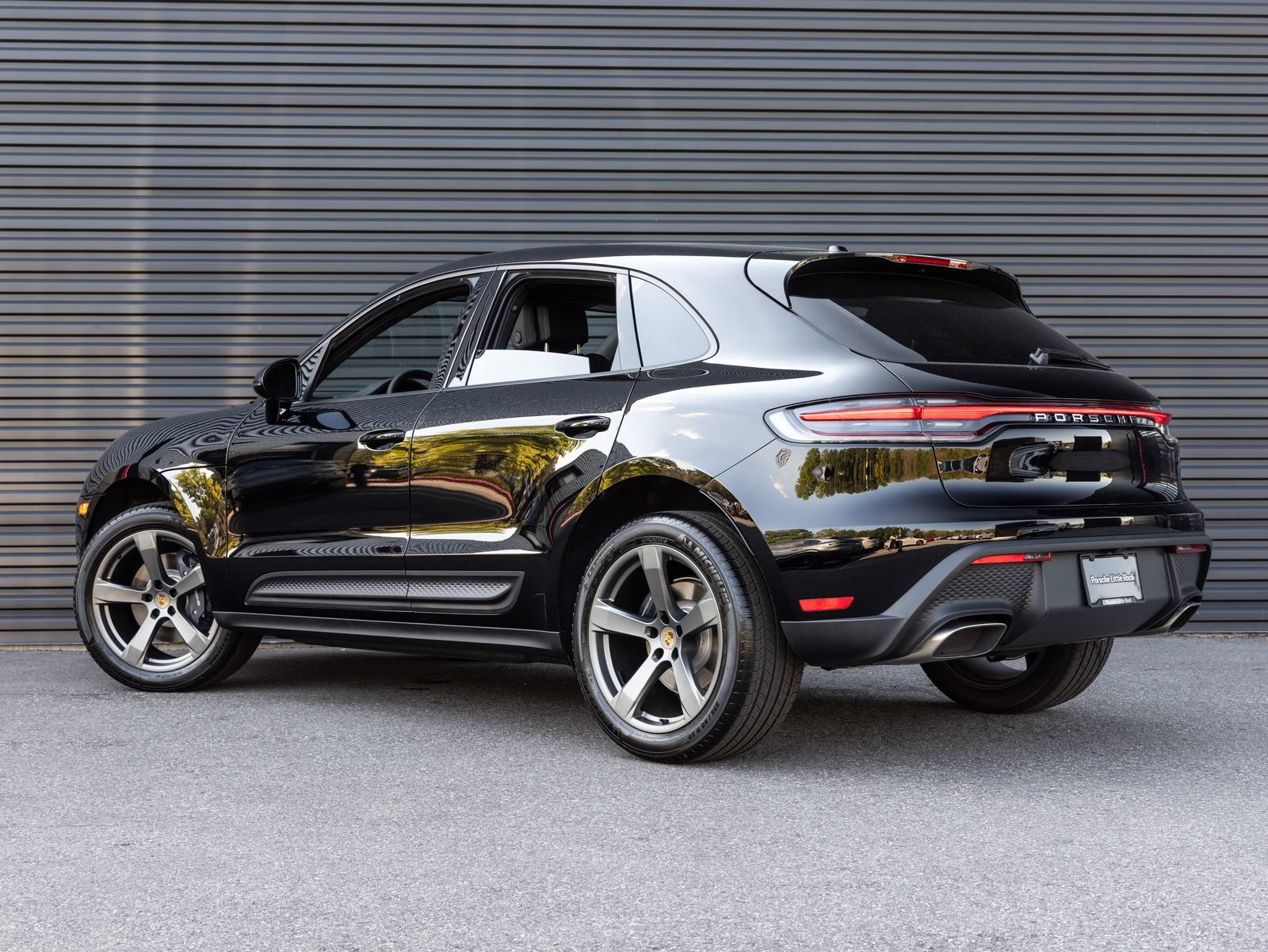 Certified 2026 Porsche Macan AWD/4WD image 3