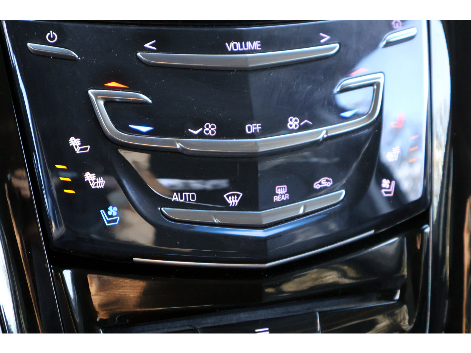 Used 2019 Cadillac Escalade Premium Luxury RWD image 8