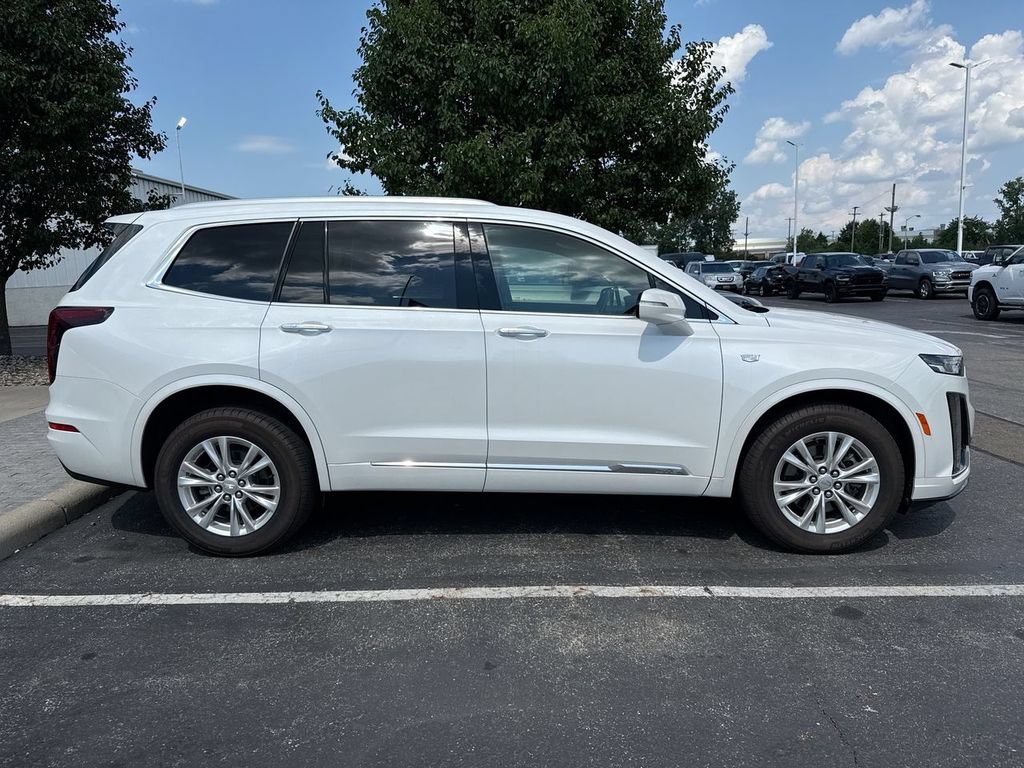 Used 2024 Cadillac XT6 Luxury w/ LPO, Floor Liner Package AWD/4WD image 4