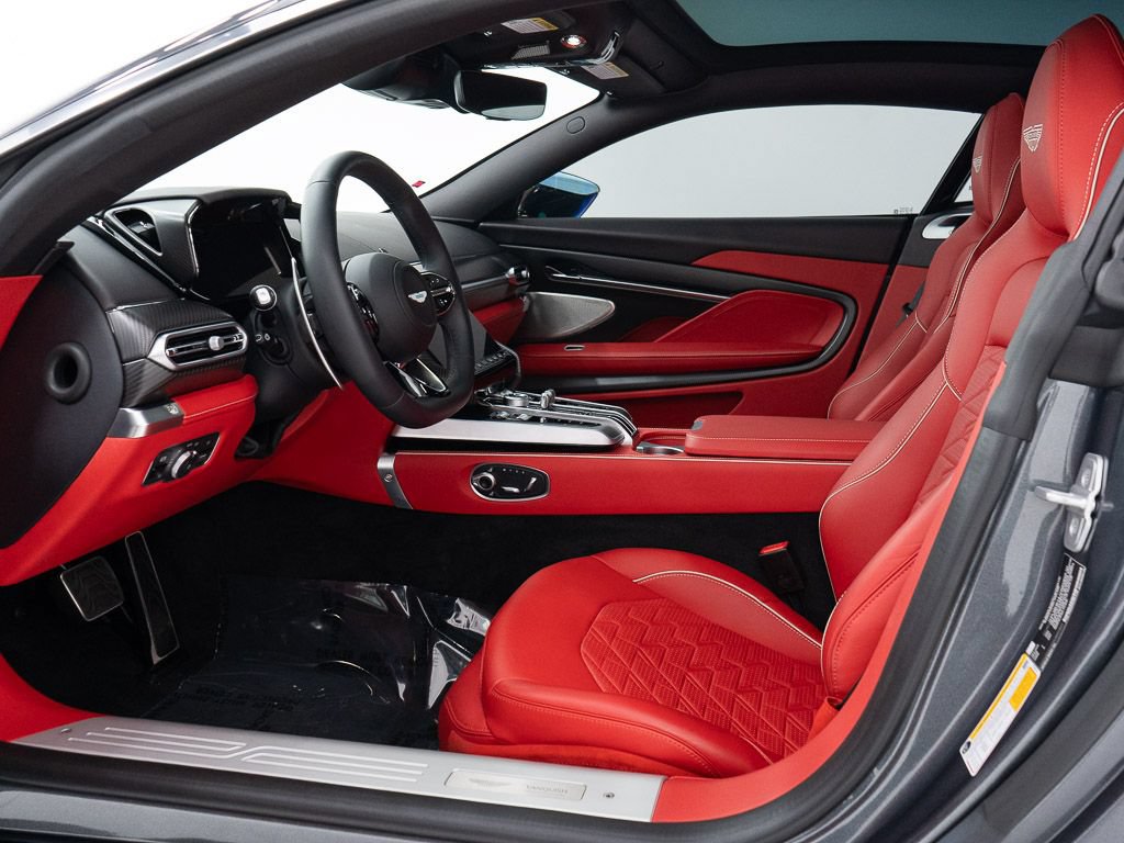 Used 2025 Aston Martin Vanquish RWD image 15
