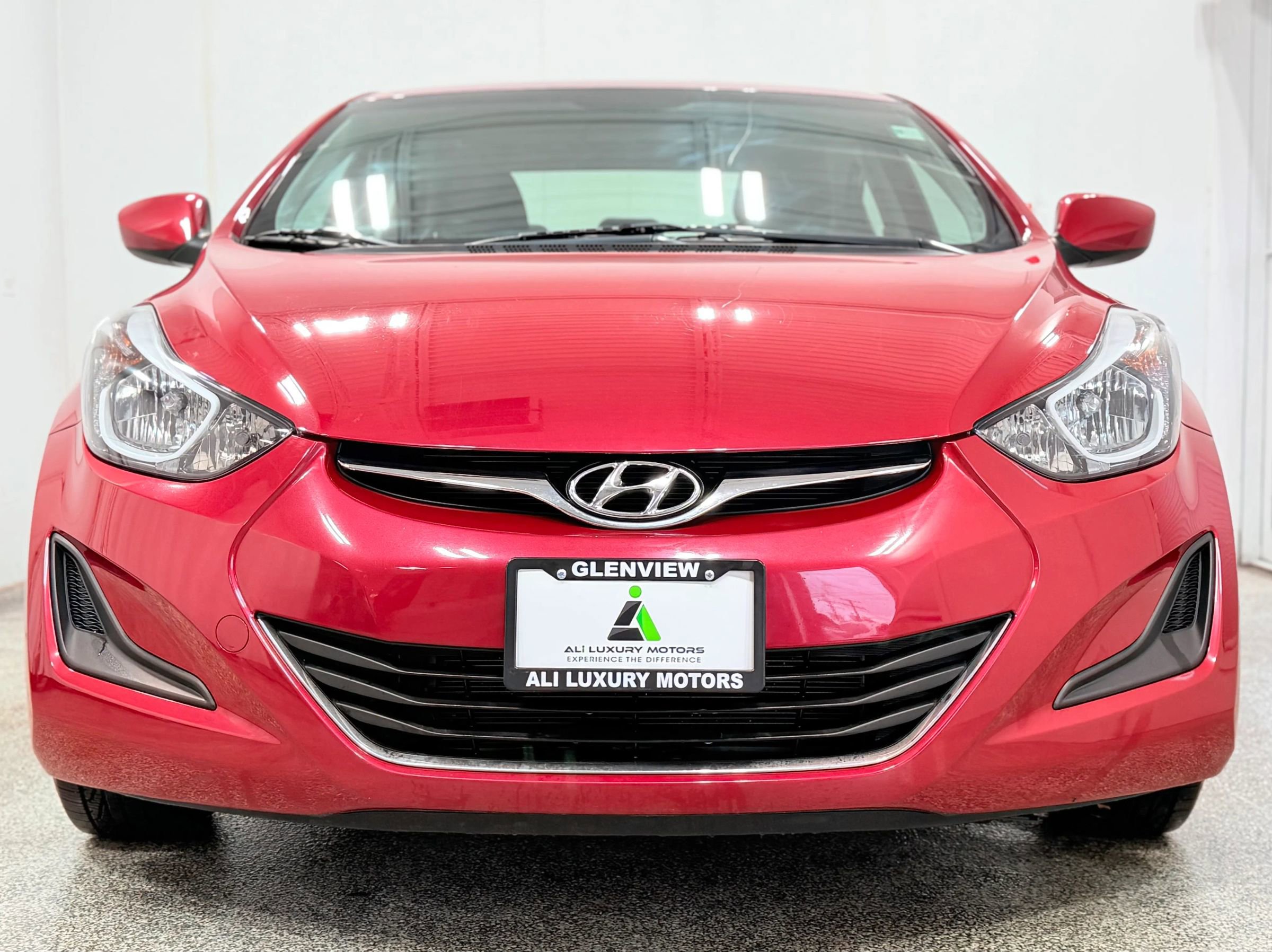 Used 2014 Hyundai Elantra SE image 2