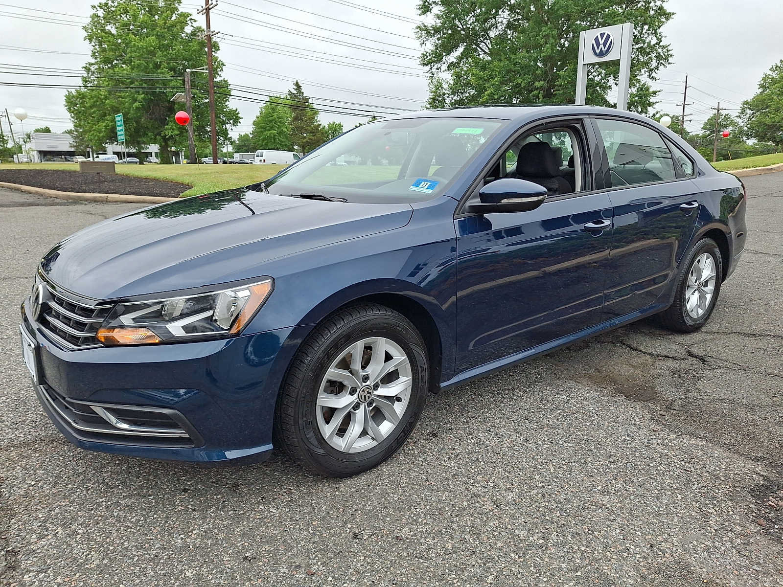 Used 2018 Volkswagen Passat 2.0T S w/ Driver Assistance Package FWD image 3
