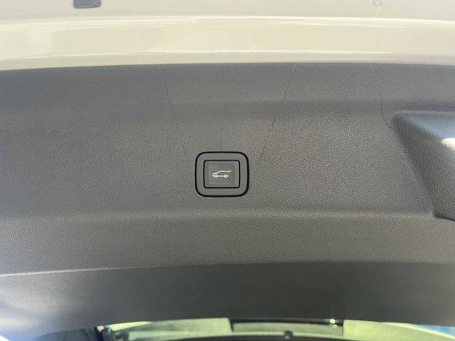 New 2026 GMC Yukon XL AT4 w/ AT4 Premium Plus Package AWD/4WD image 25