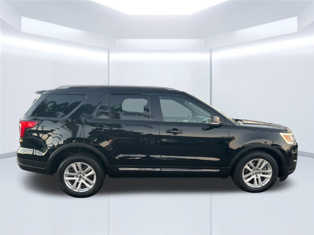 Used 2018 Ford Explorer XLT w/ Equipment Group 202A AWD/4WD image 6