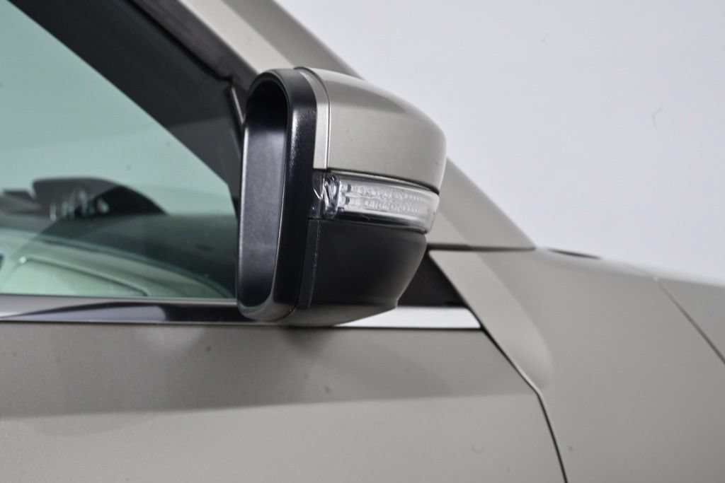 Used 2013 Volkswagen Beetle TDI FWD image 9
