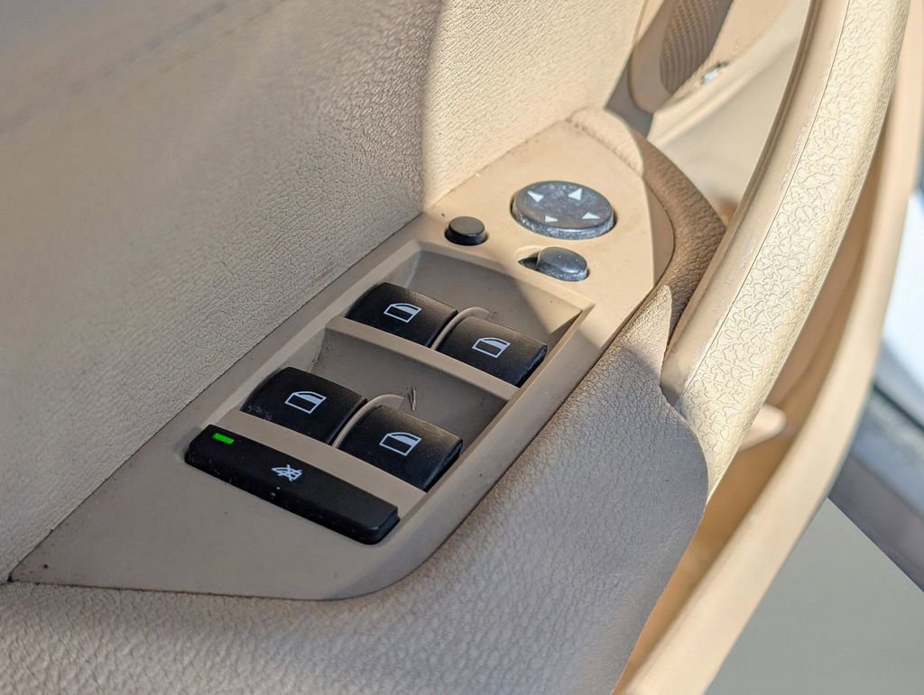 Used 2015 BMW X1 sDrive28i RWD image 15