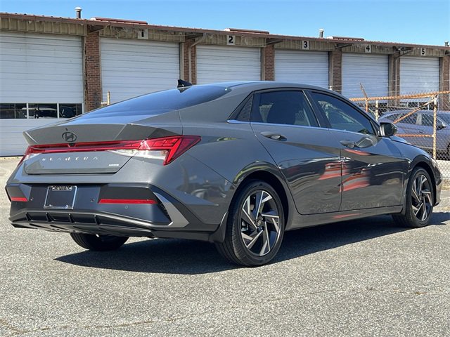 Used 2024 Hyundai Elantra Limited image 30
