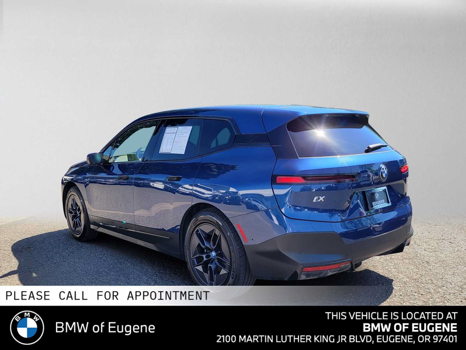 Used 2023 BMW iX xDrive50 w/ Premium Package AWD/4WD image 5
