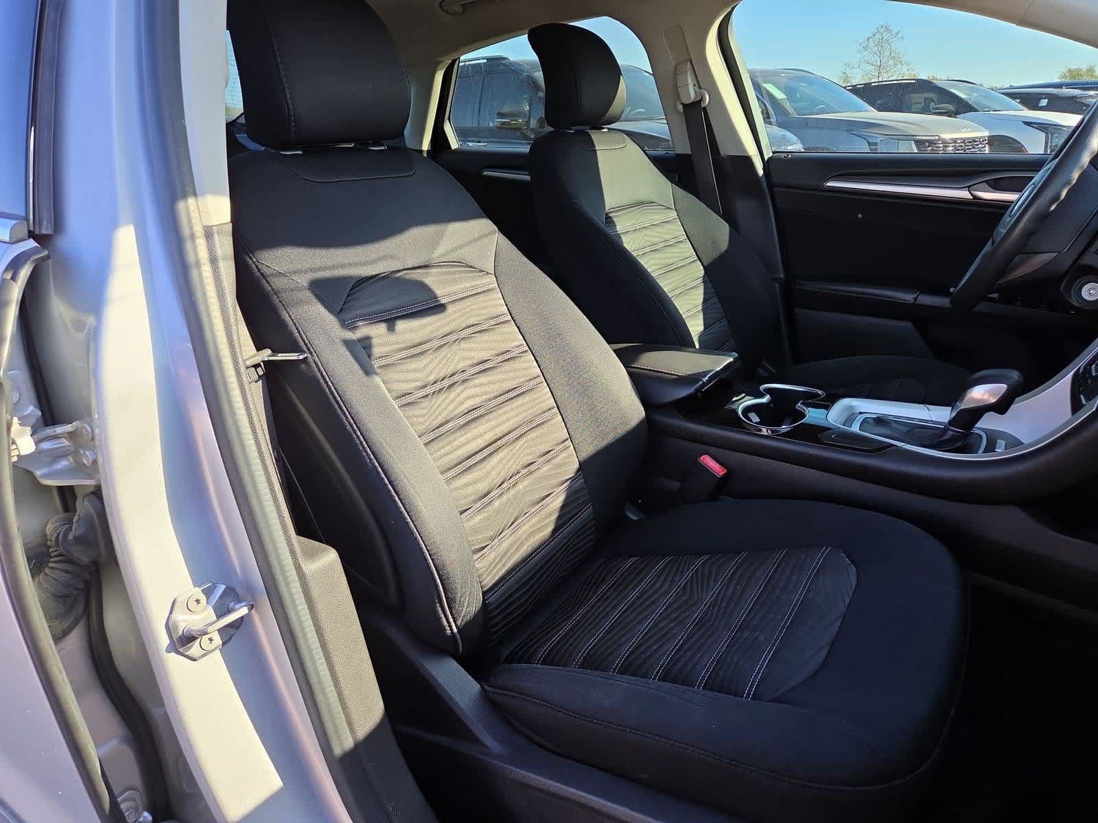Used 2016 Ford Fusion SE FWD image 20