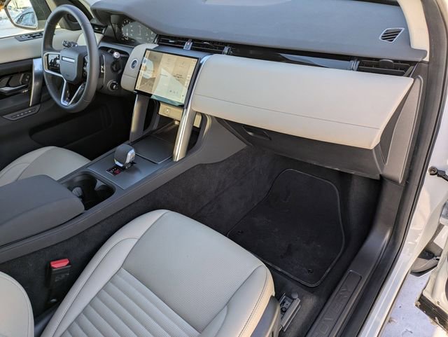 Used 2025 Land Rover Discovery Sport S image 19