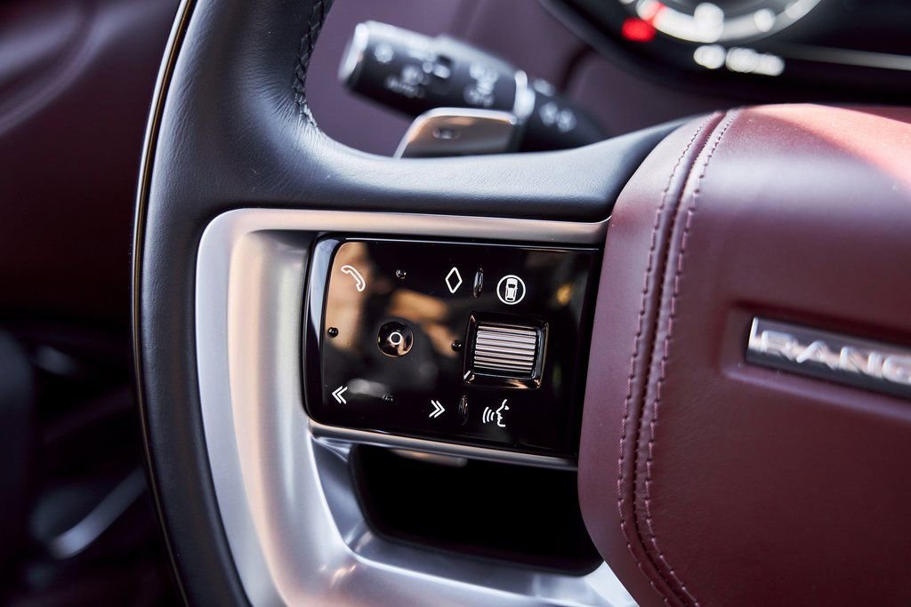 Used 2025 Land Rover Range Rover SE image 52