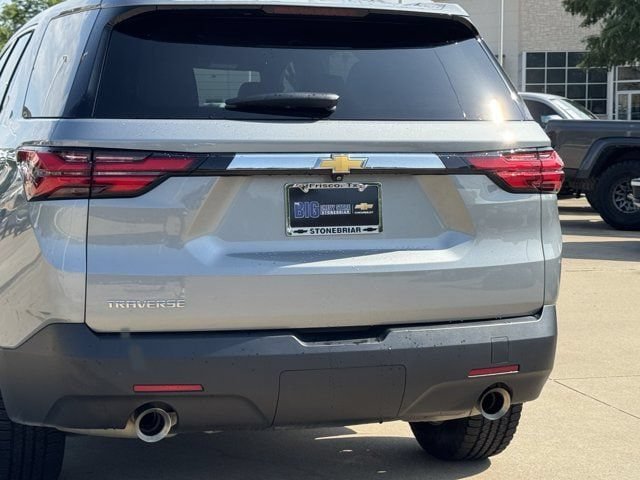 Used 2023 Chevrolet Traverse LS FWD image 8