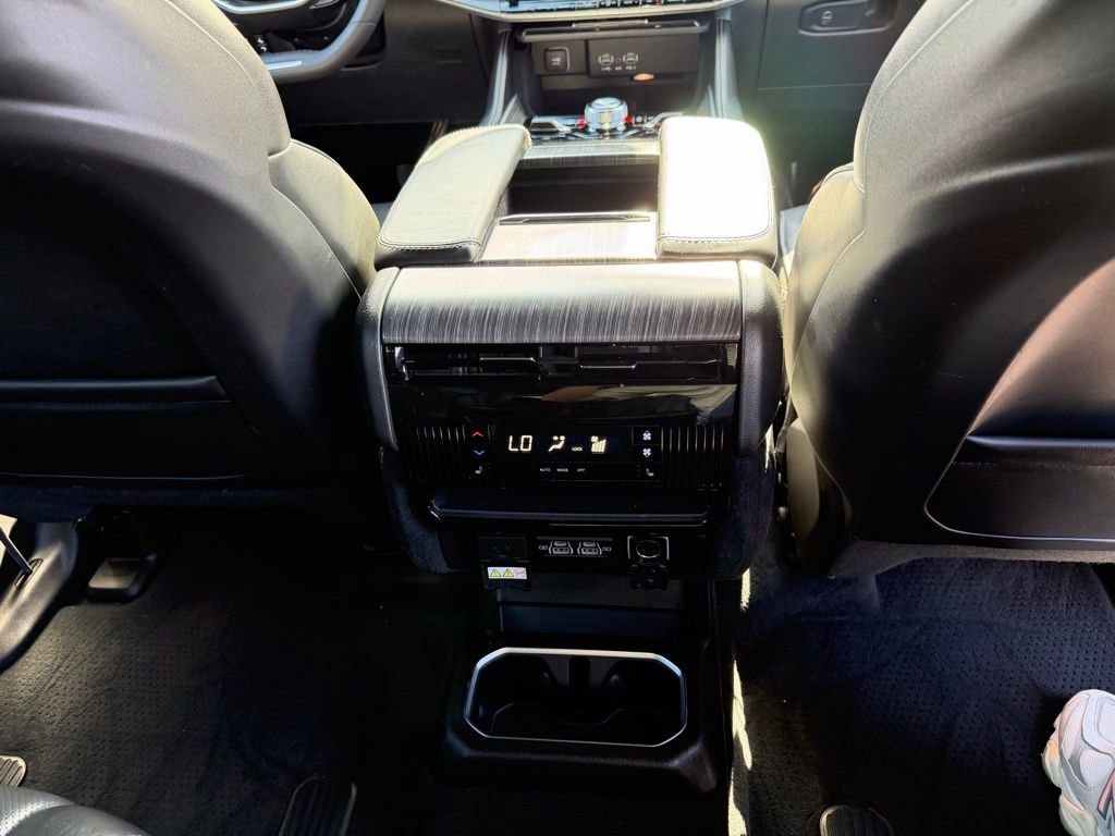 Used 2023 Jeep Wagoneer Series III w/ Preferred Equipment Group image 34