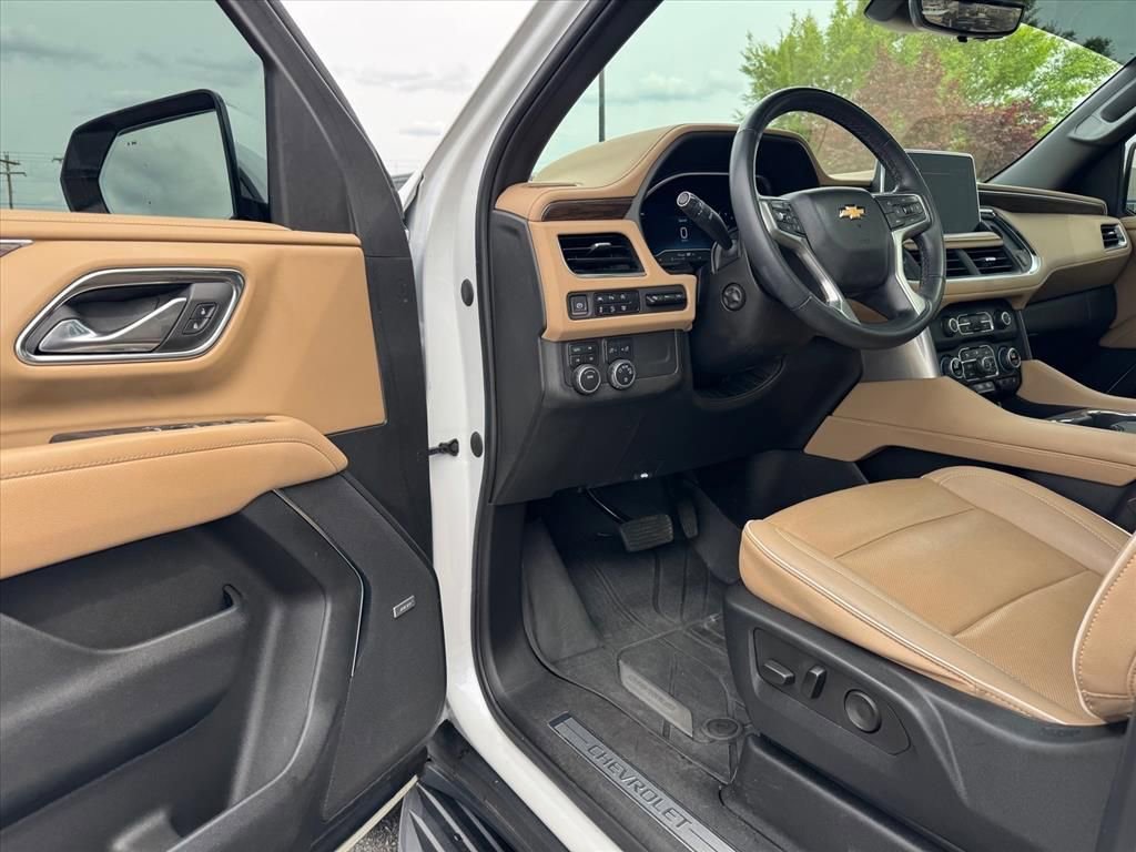 Used 2023 Chevrolet Tahoe Premier w/ Premium Package 2 AWD/4WD image 16