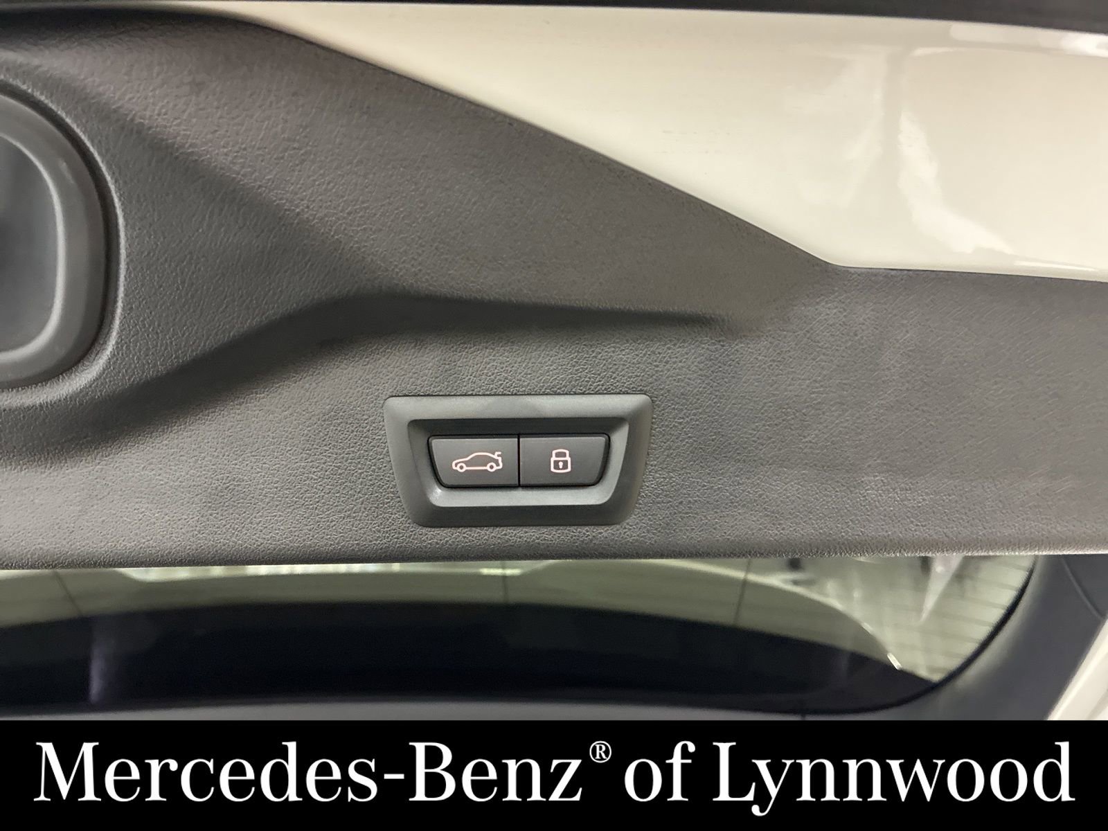 Used 2024 BMW X5 M Competition w/ Executive Package image 9