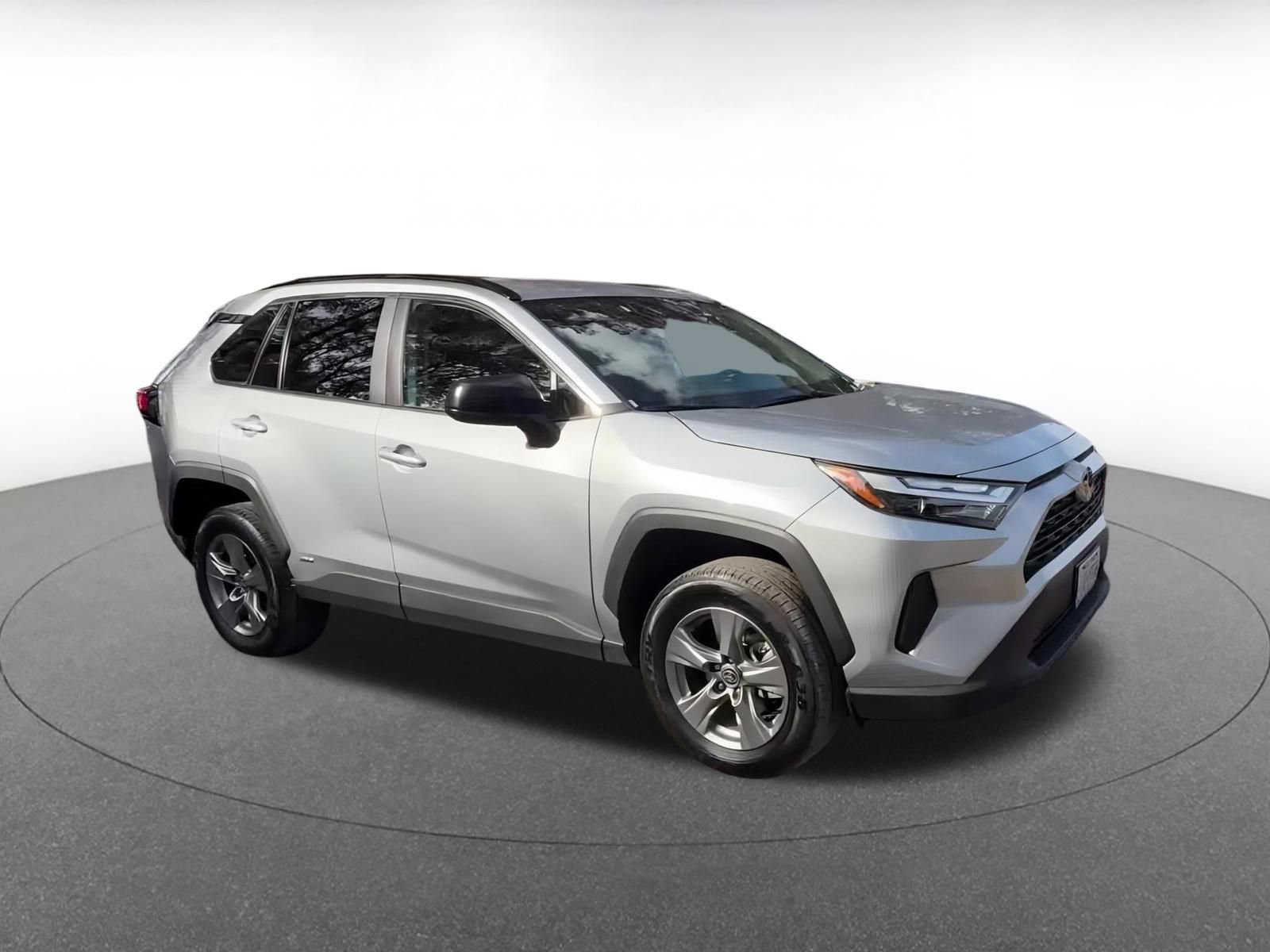 Used 2025 Toyota RAV4 LE image 2